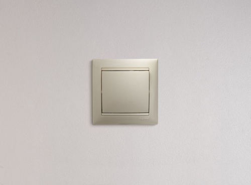 Переключатель перекрестный 1-кл. СП Valena 10А IP31 механизм сл. кость (DIY-упак.) IEK 695608 фото 2